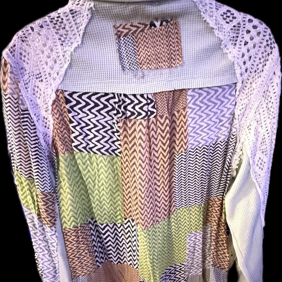 💕HP💕 POL Color Block Crochet Long Sleeve Shirt - Picture 3 of 7